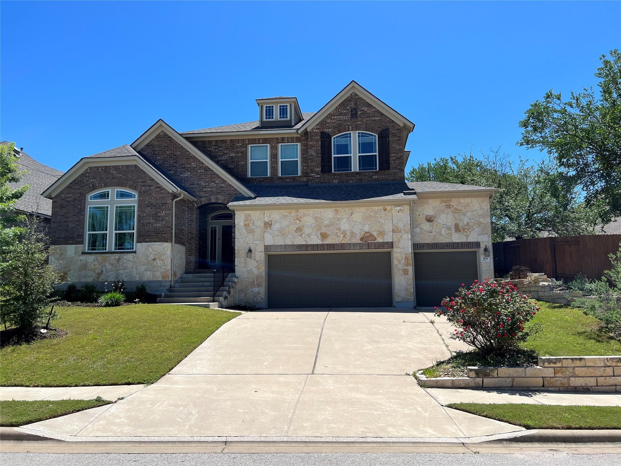104 Bastrop Dr