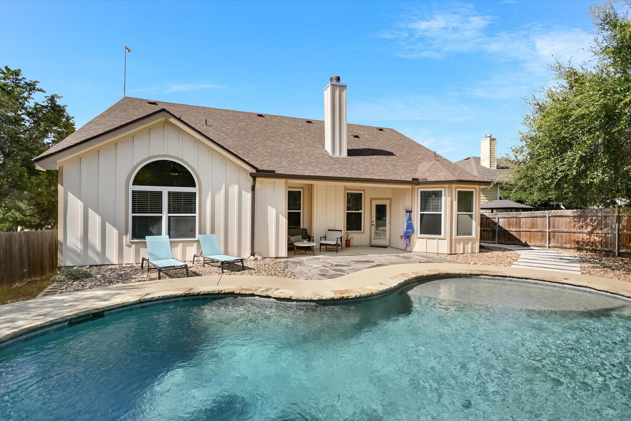 7 Redwood Cir