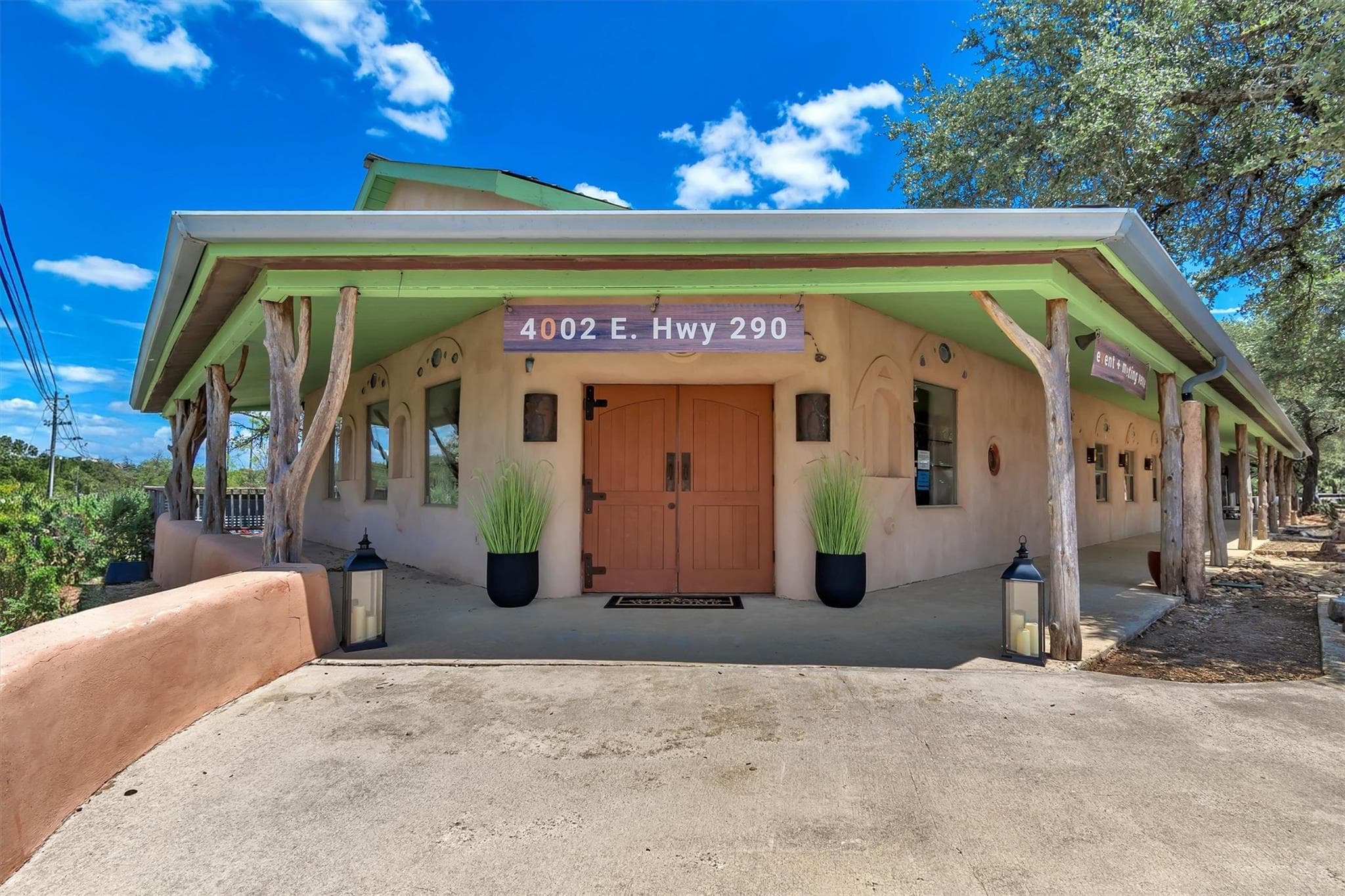 4002 E Highway 290 Hwy