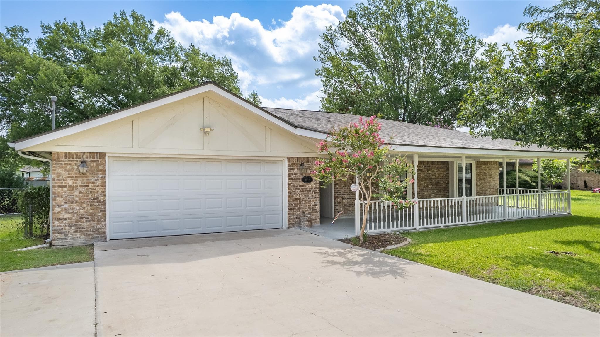 1237 Oleander Dr