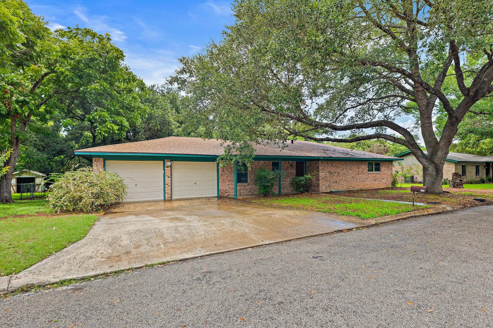 215 Memorial Dr