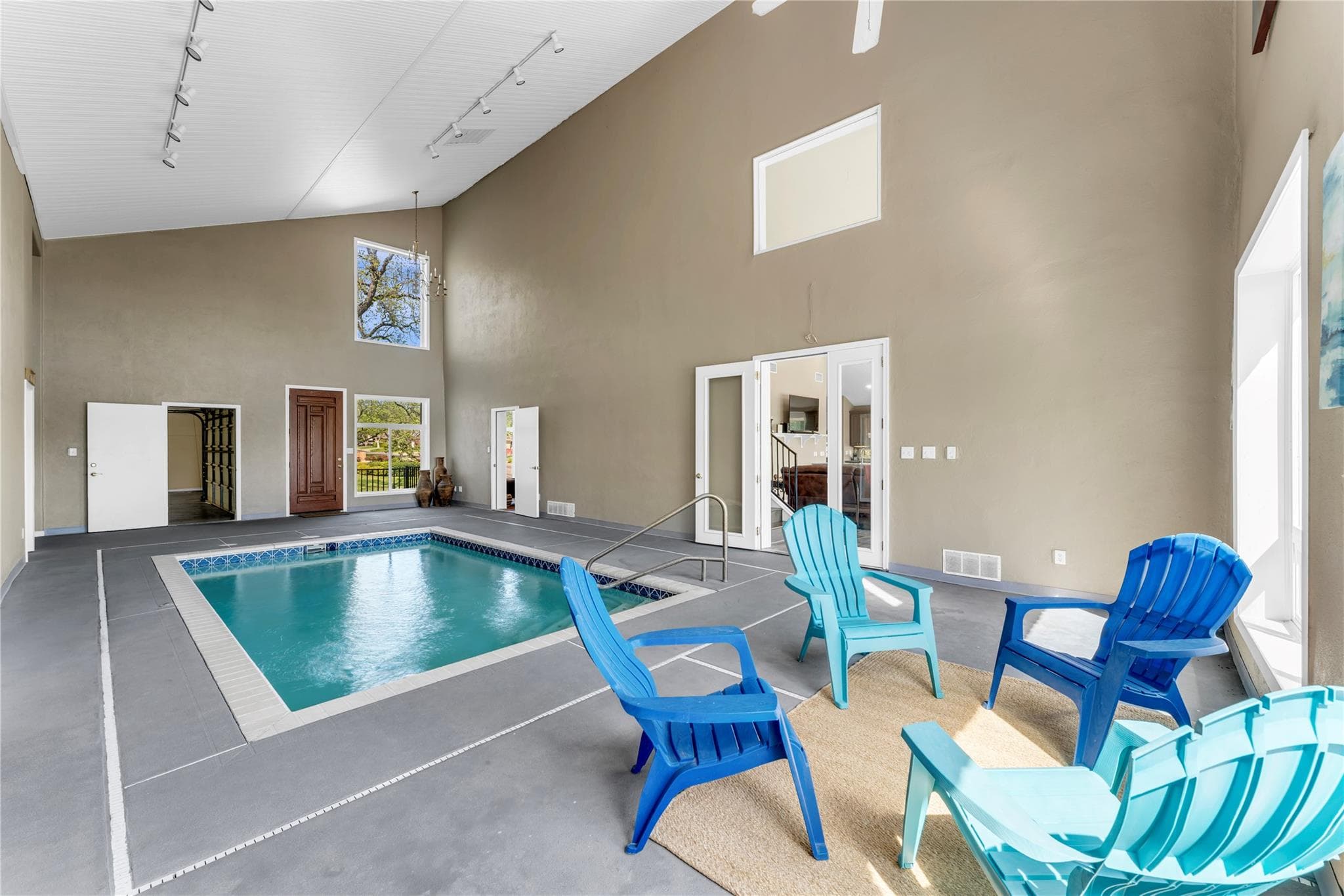 319 Meadowlakes Dr