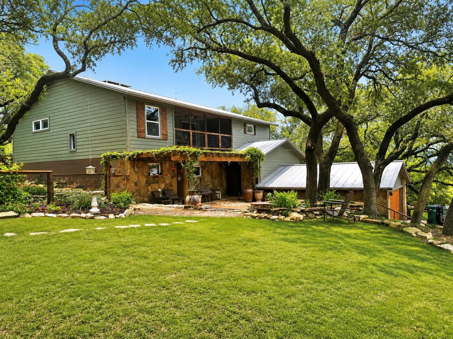 2905 Newton Dr