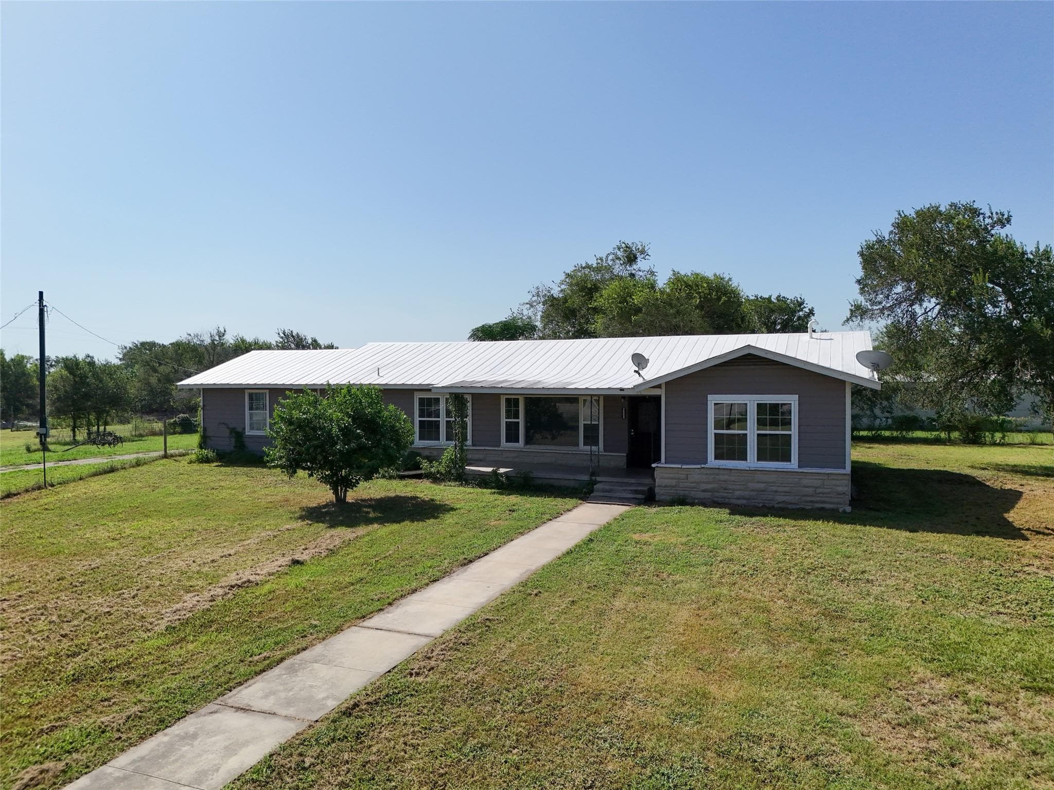 2813 Highway 21 None W