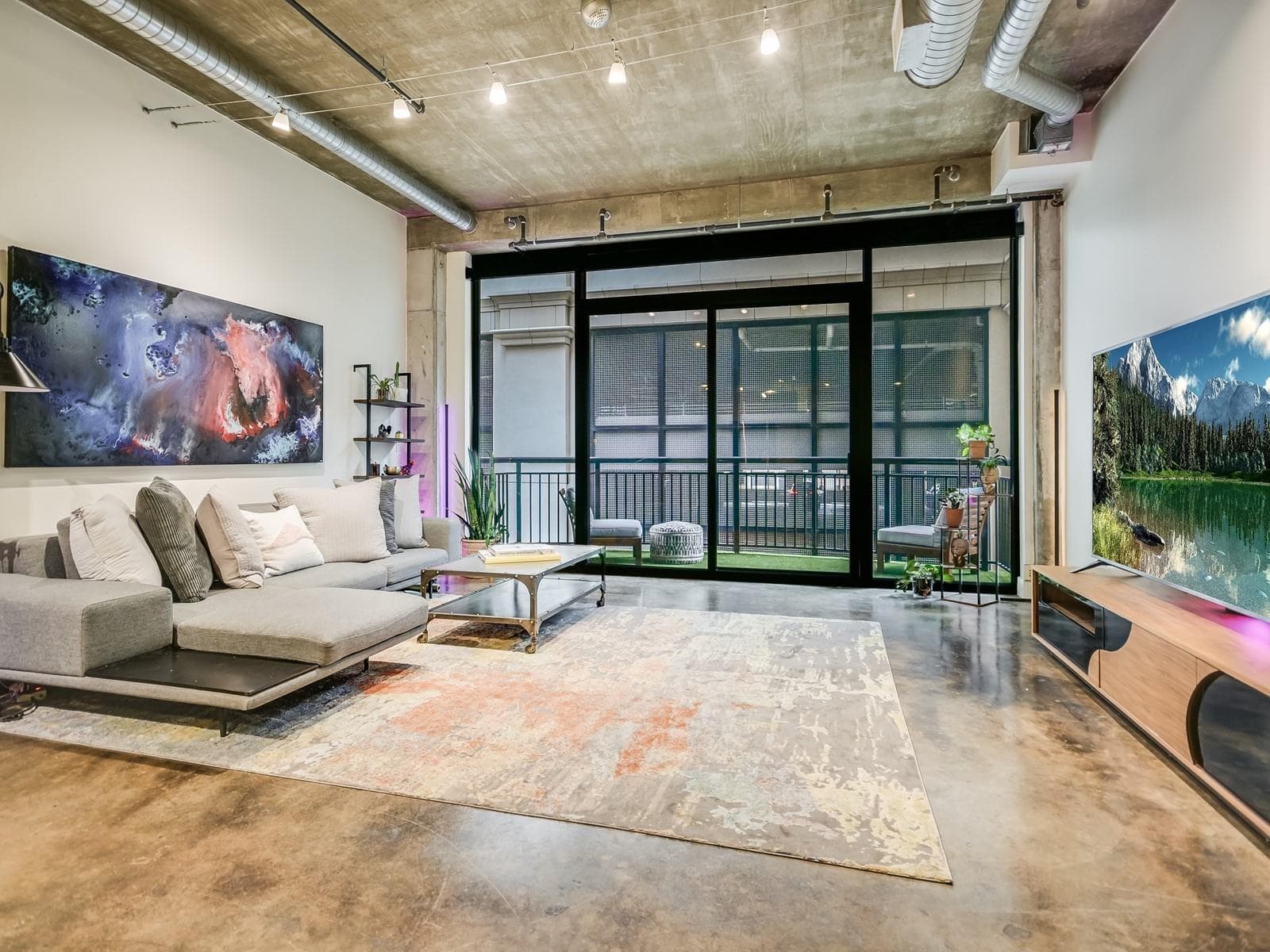 311 W 5th St #608