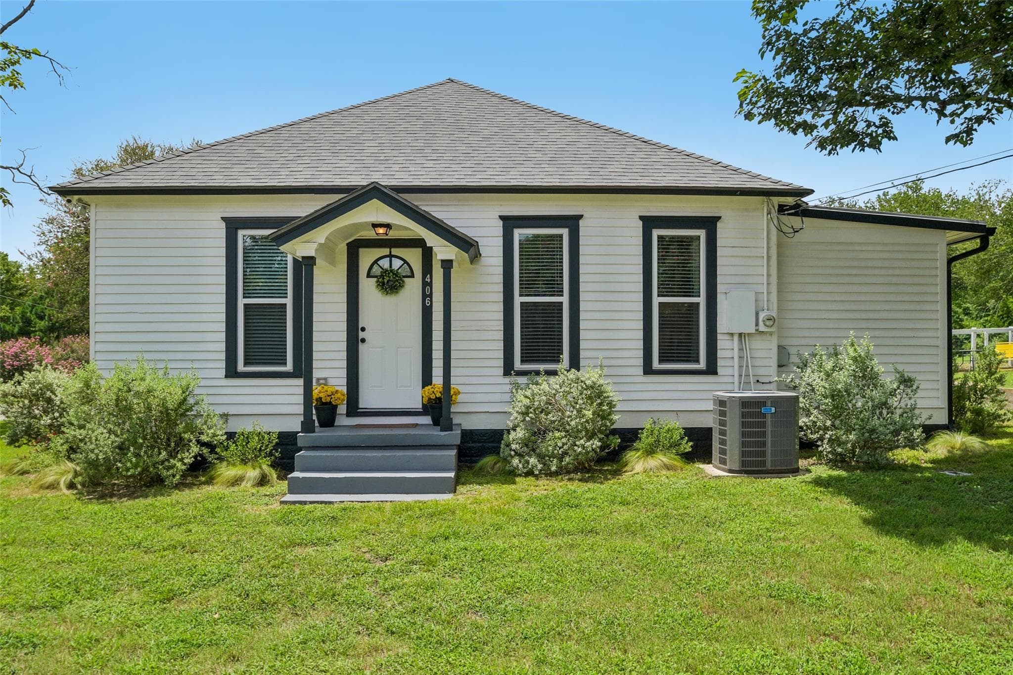 406 Live Oak St
