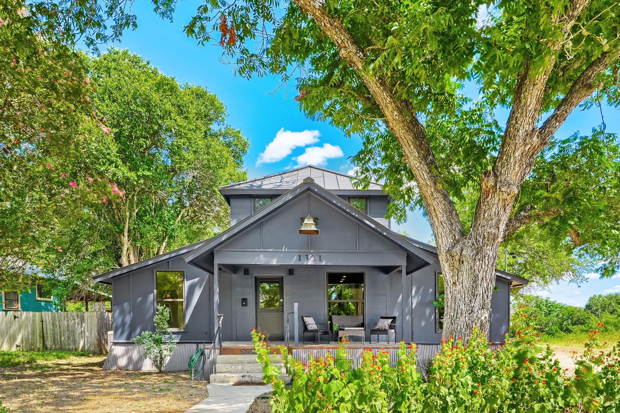 1321 W San Antonio St