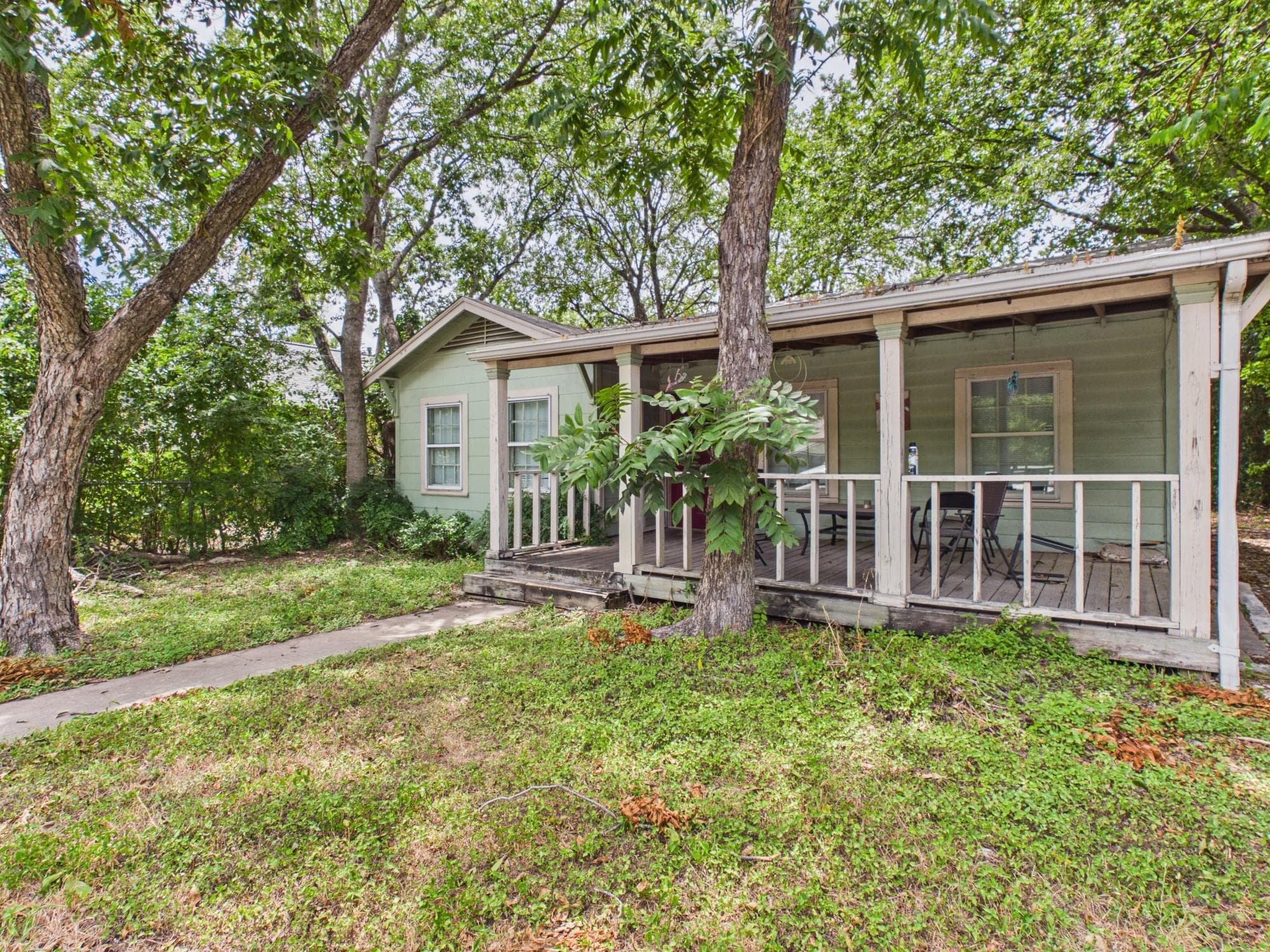 5204 Duval St