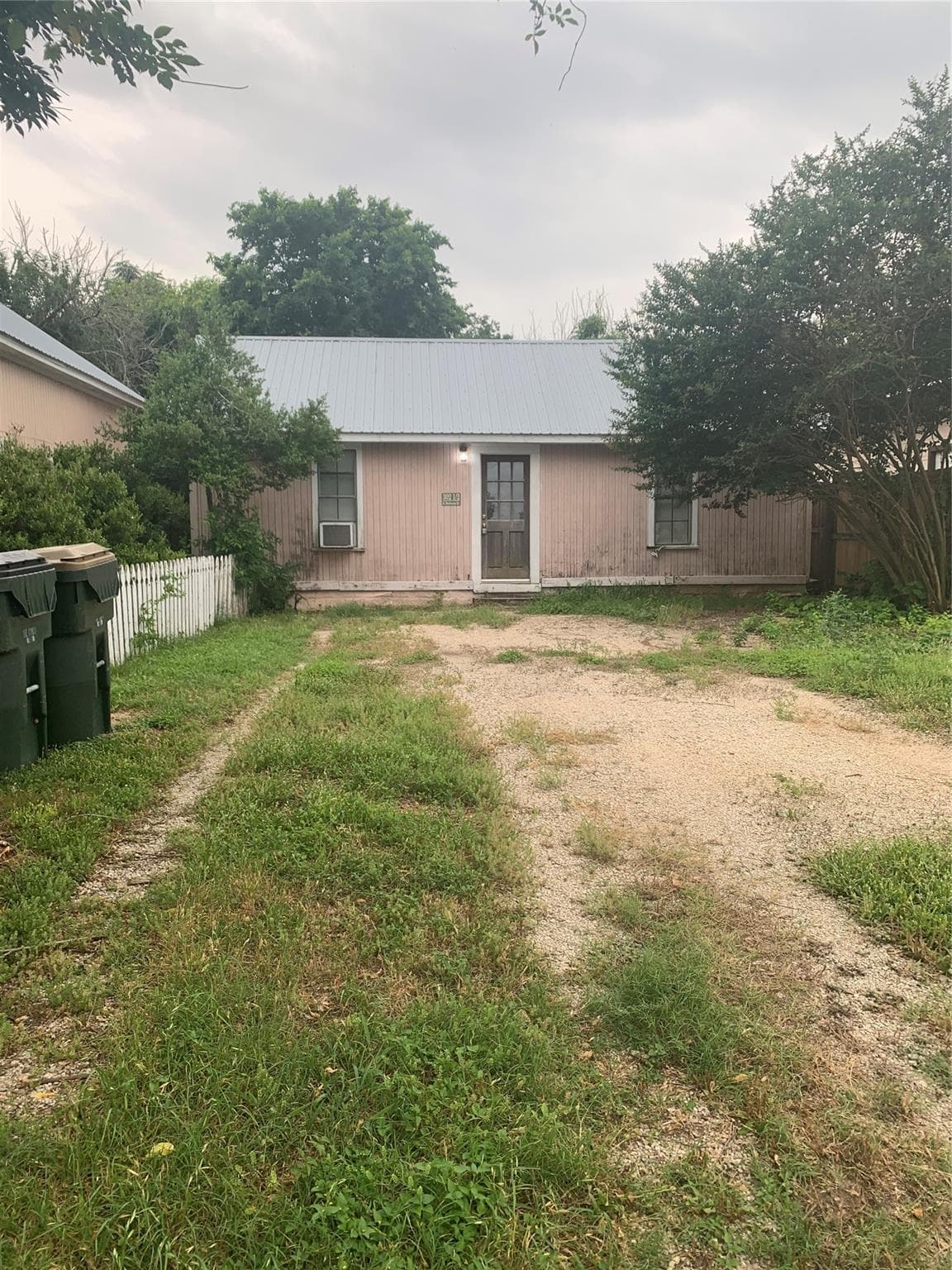 302 S Burleson St #B
