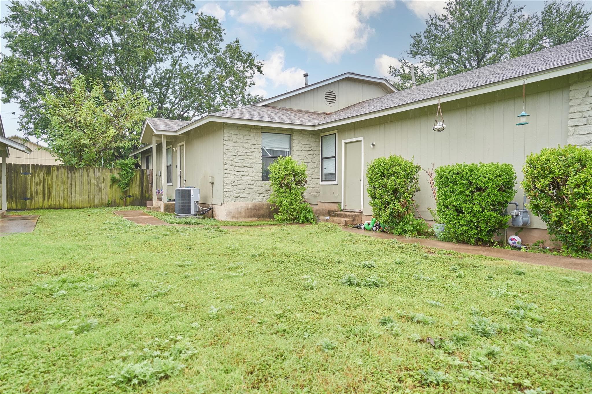 16003 Stoneham Cir