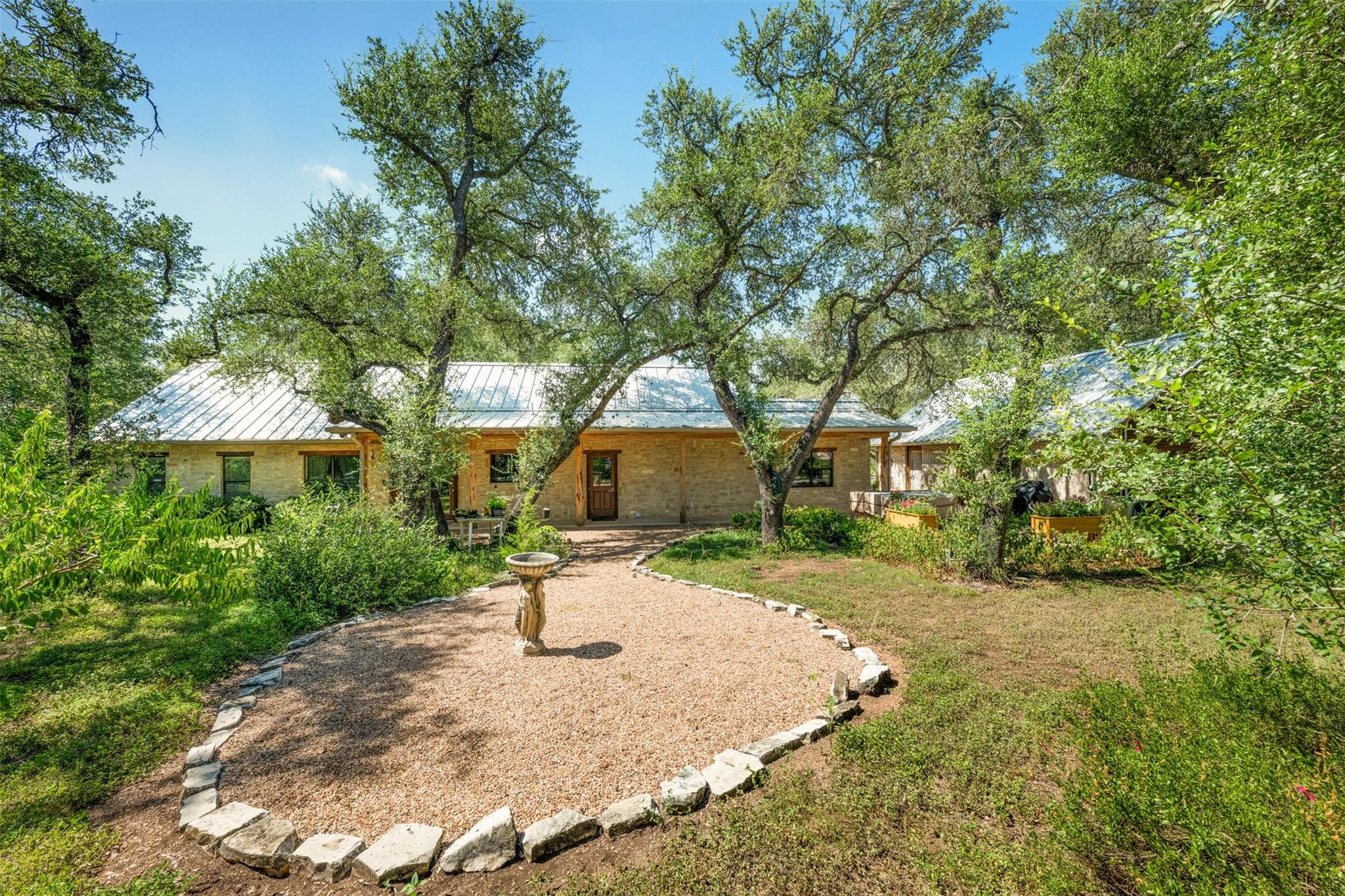220 Meadowview Dr