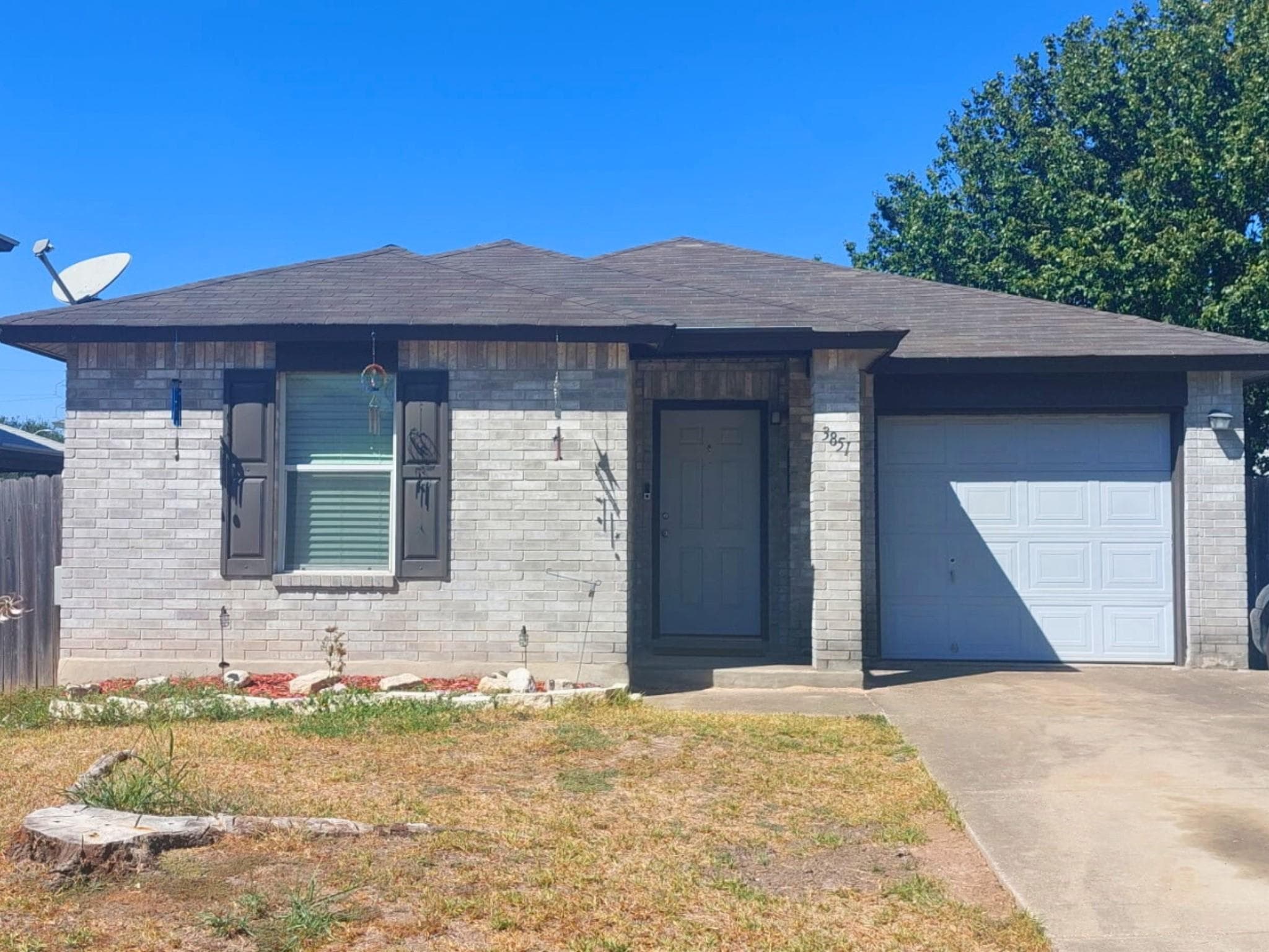 3851 Cherokee Blvd