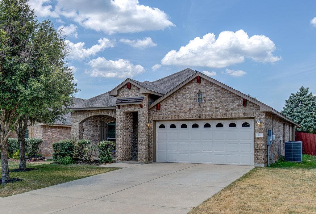 307 Riverine Way