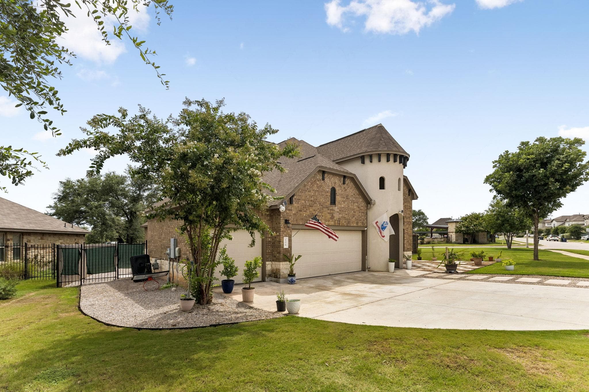 106 Groesbeck Ln
