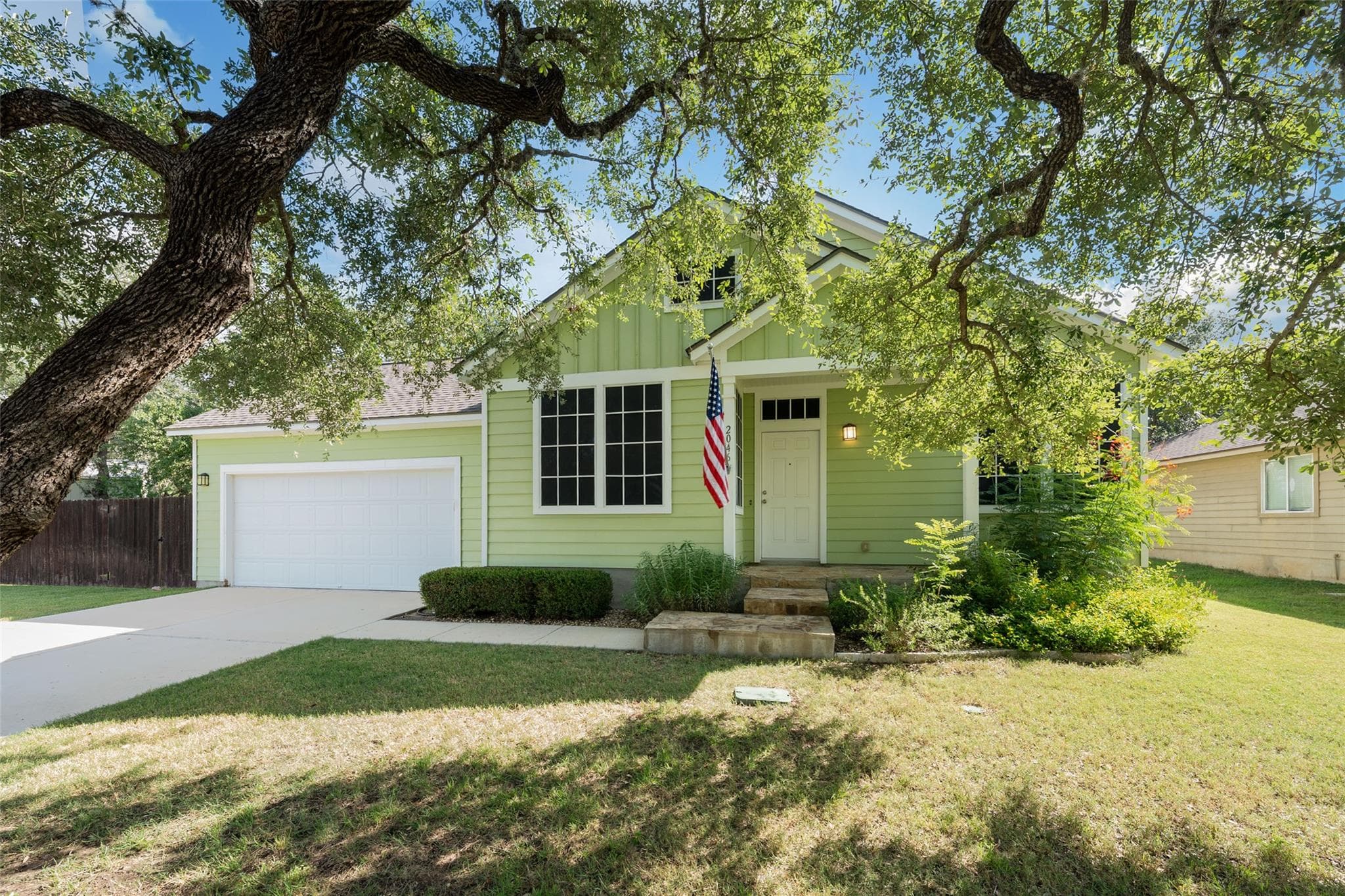2046 Ridge View Dr