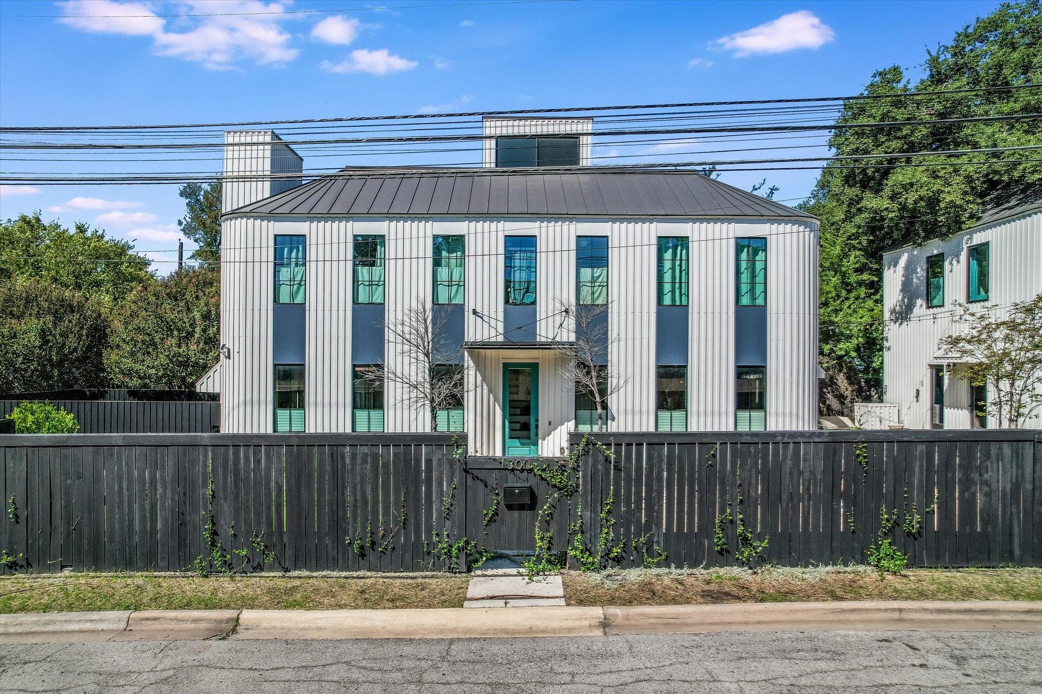 1300 Navasota St