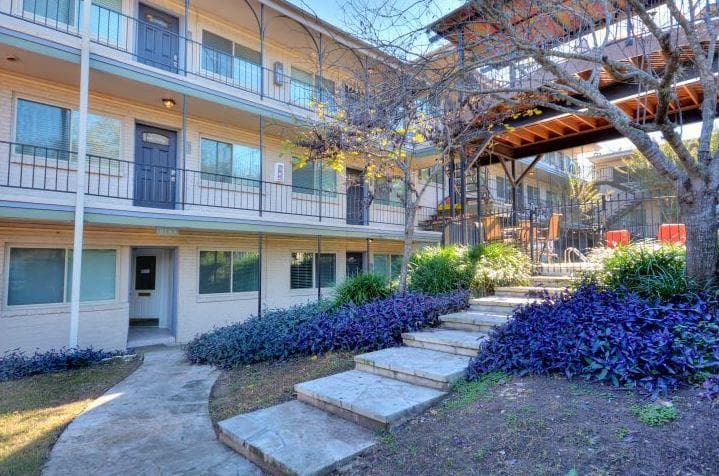 1202 Newning Ave #106