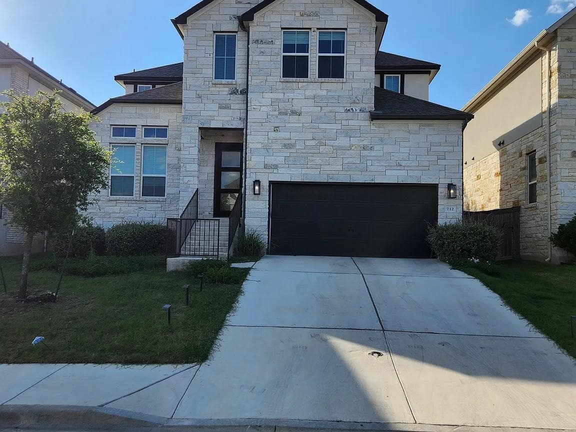 712 Pinnacle View Dr
