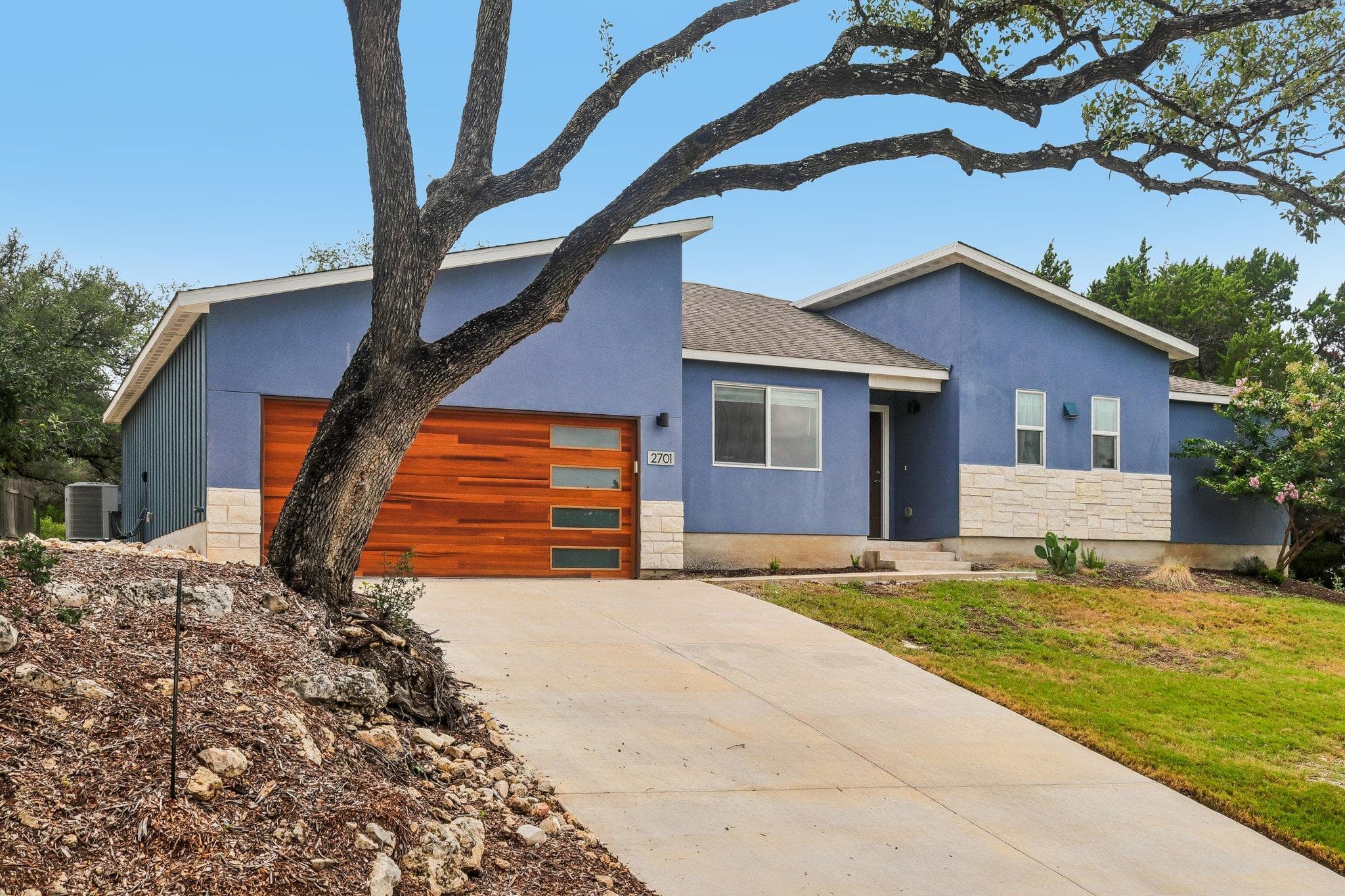 2701 Warren Cv