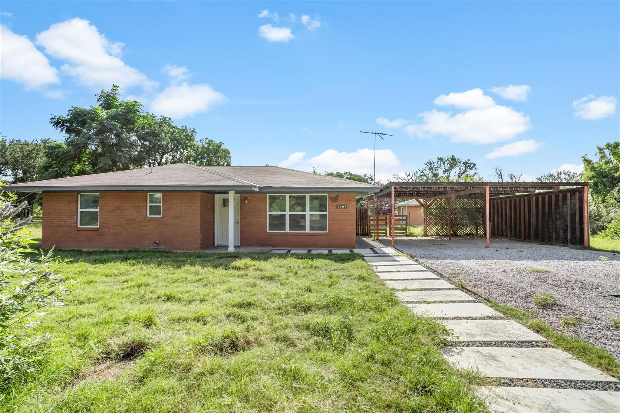 1708 Woodcrest Dr