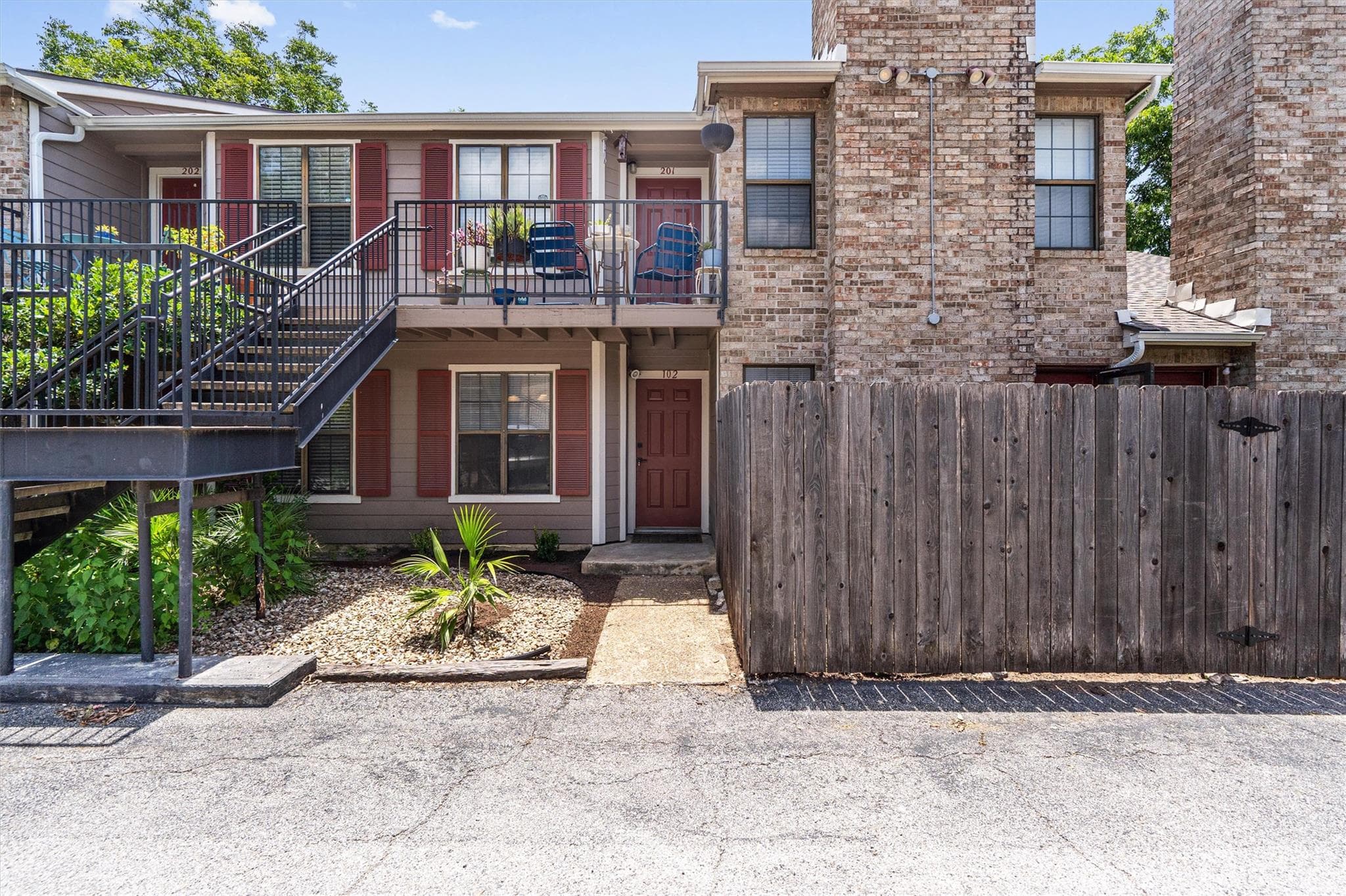 2907 Pearl St #102
