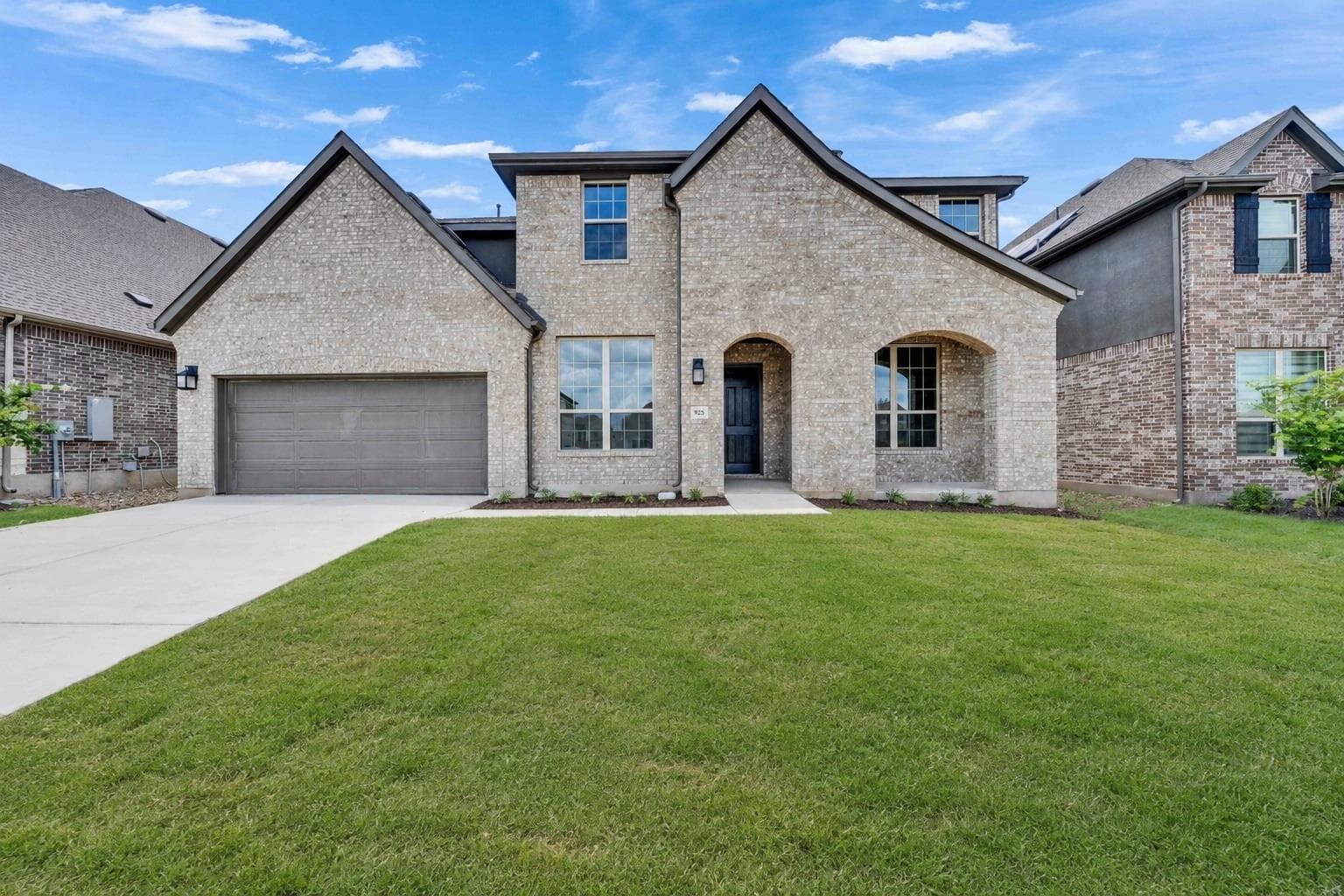 933 Landing Ln