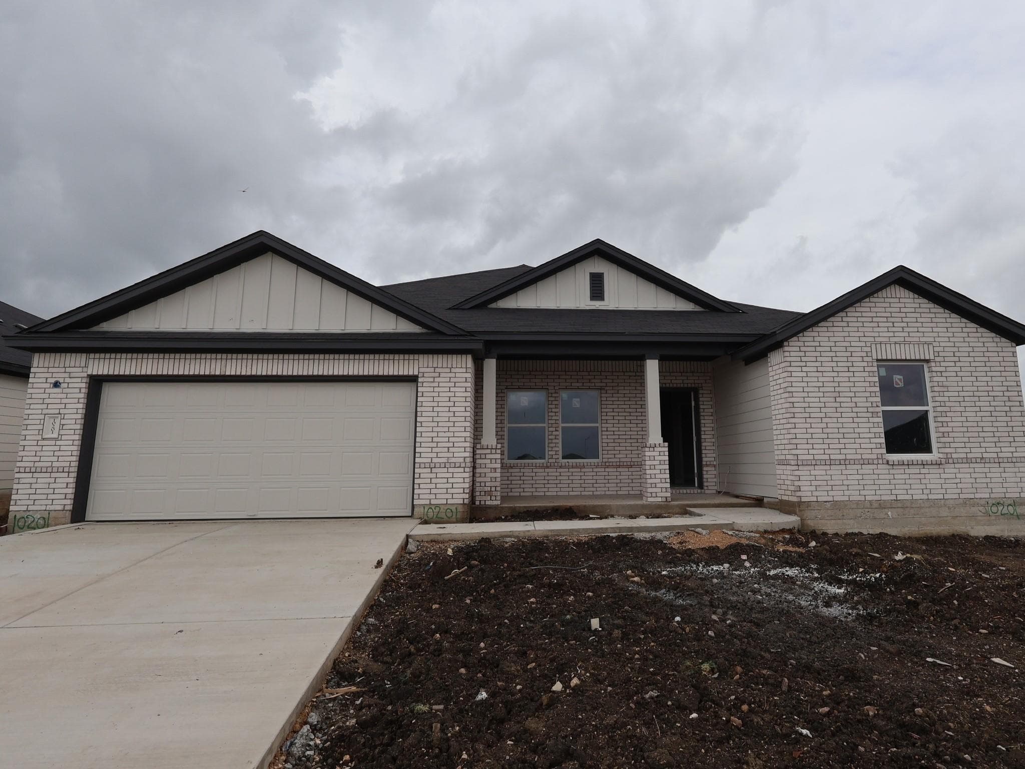10201 Majestic Hawk Way