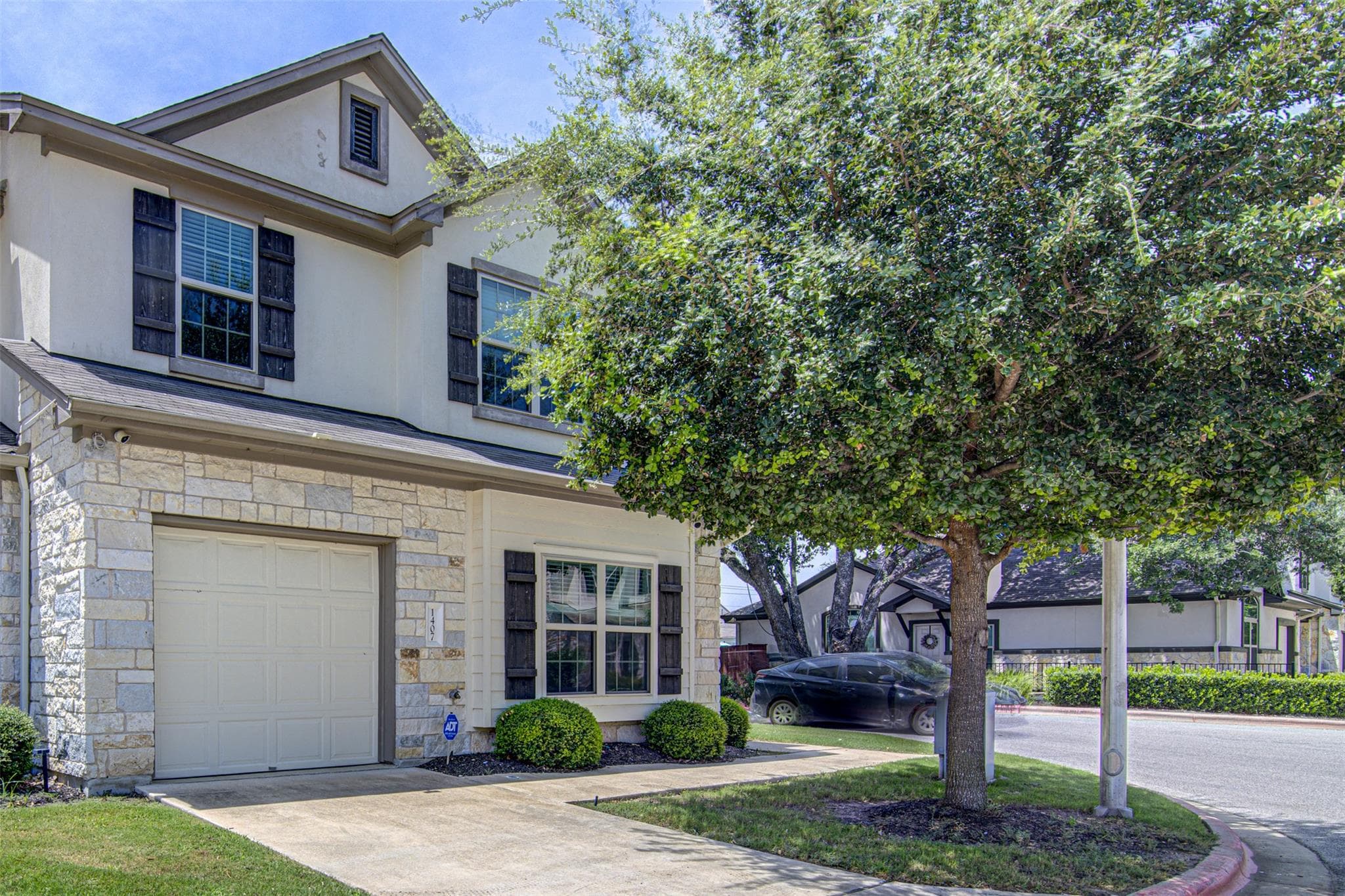 1407 Airedale Rd #1104