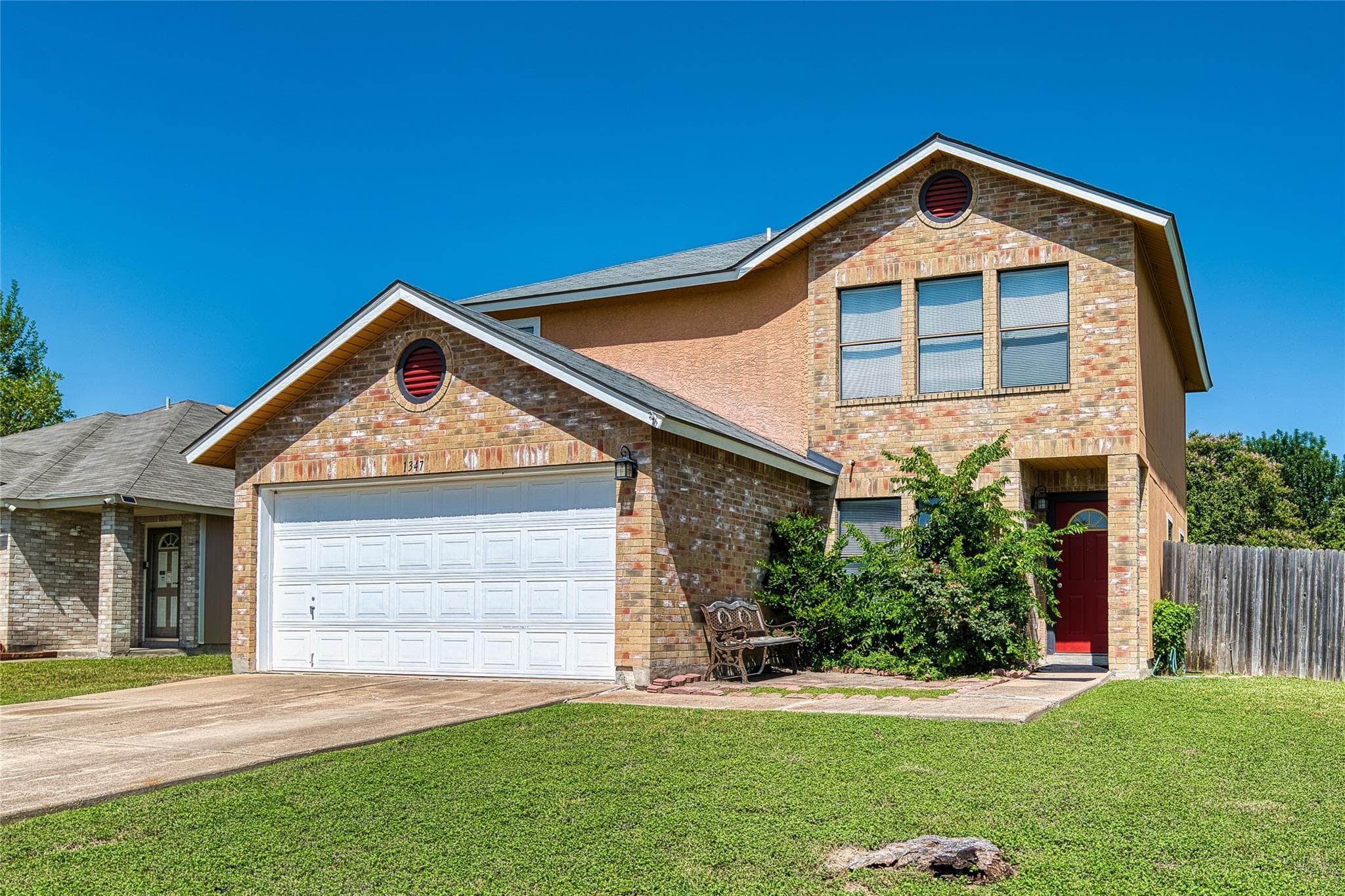 1347 Lakeside Loop