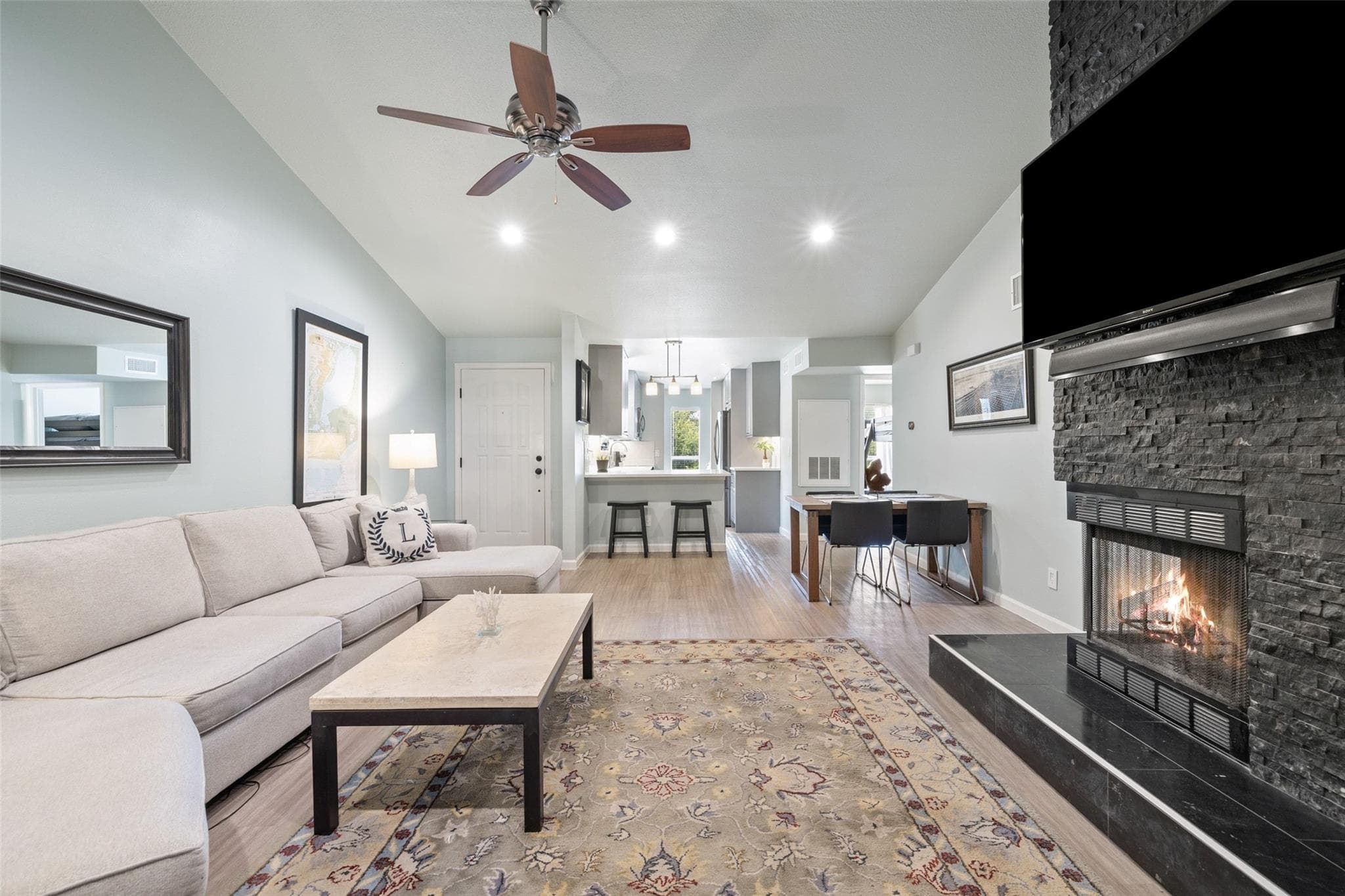2450 Wickersham Ln #302