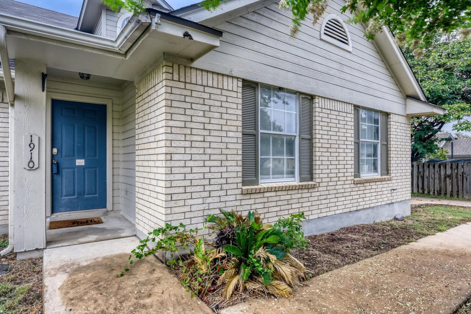 1910 Ireland Dr