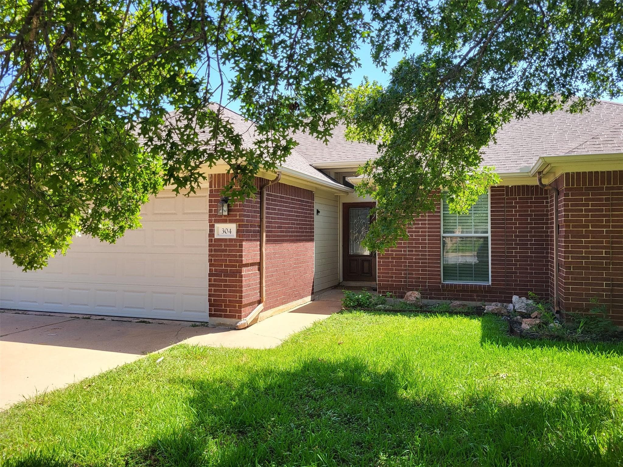 304 N Kings Canyon Dr