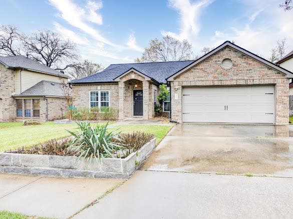 2223 Mockingbird Dr